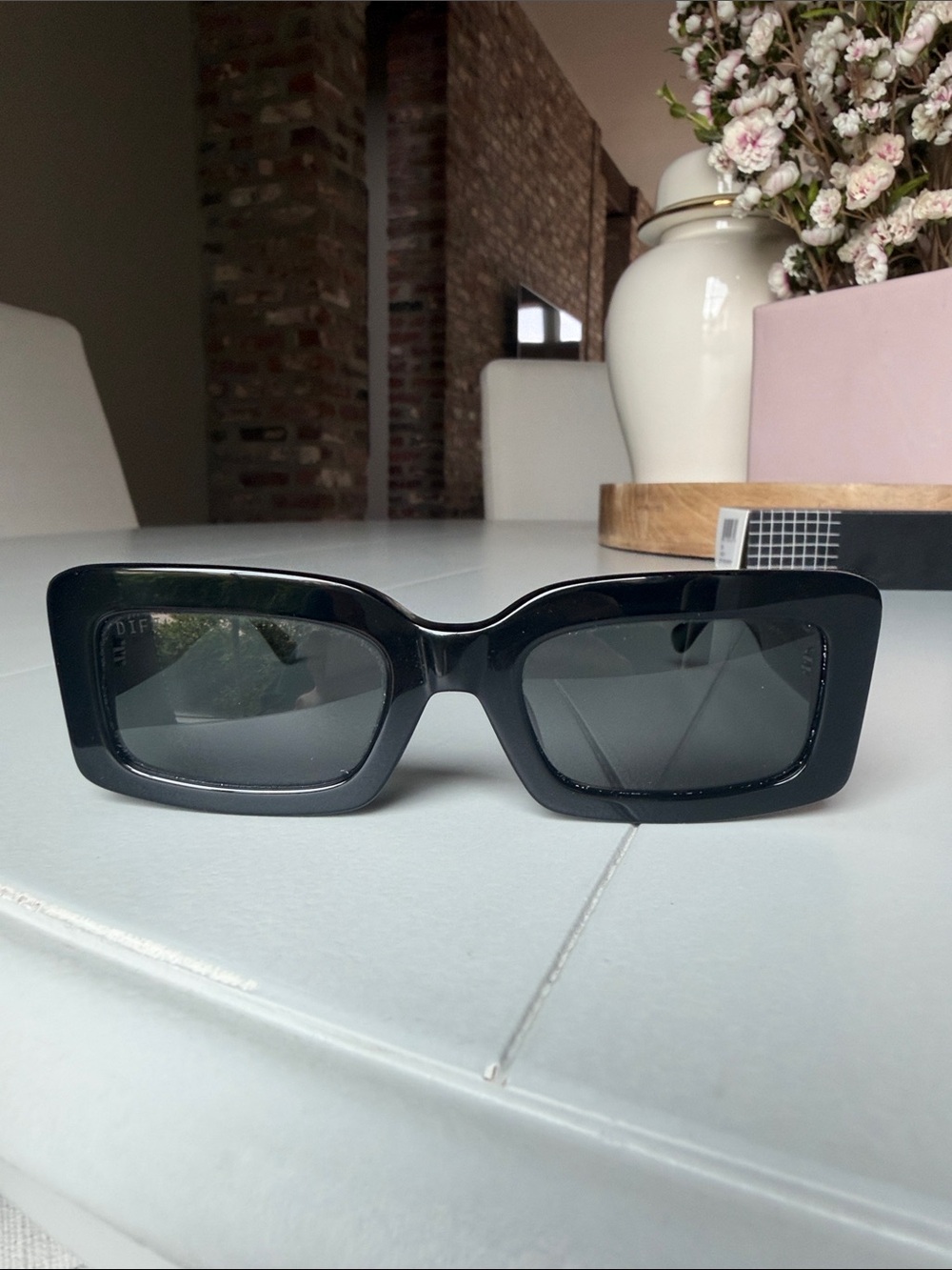 DIFF Rectangular Sungalsses for Women - Picture 4 of 6